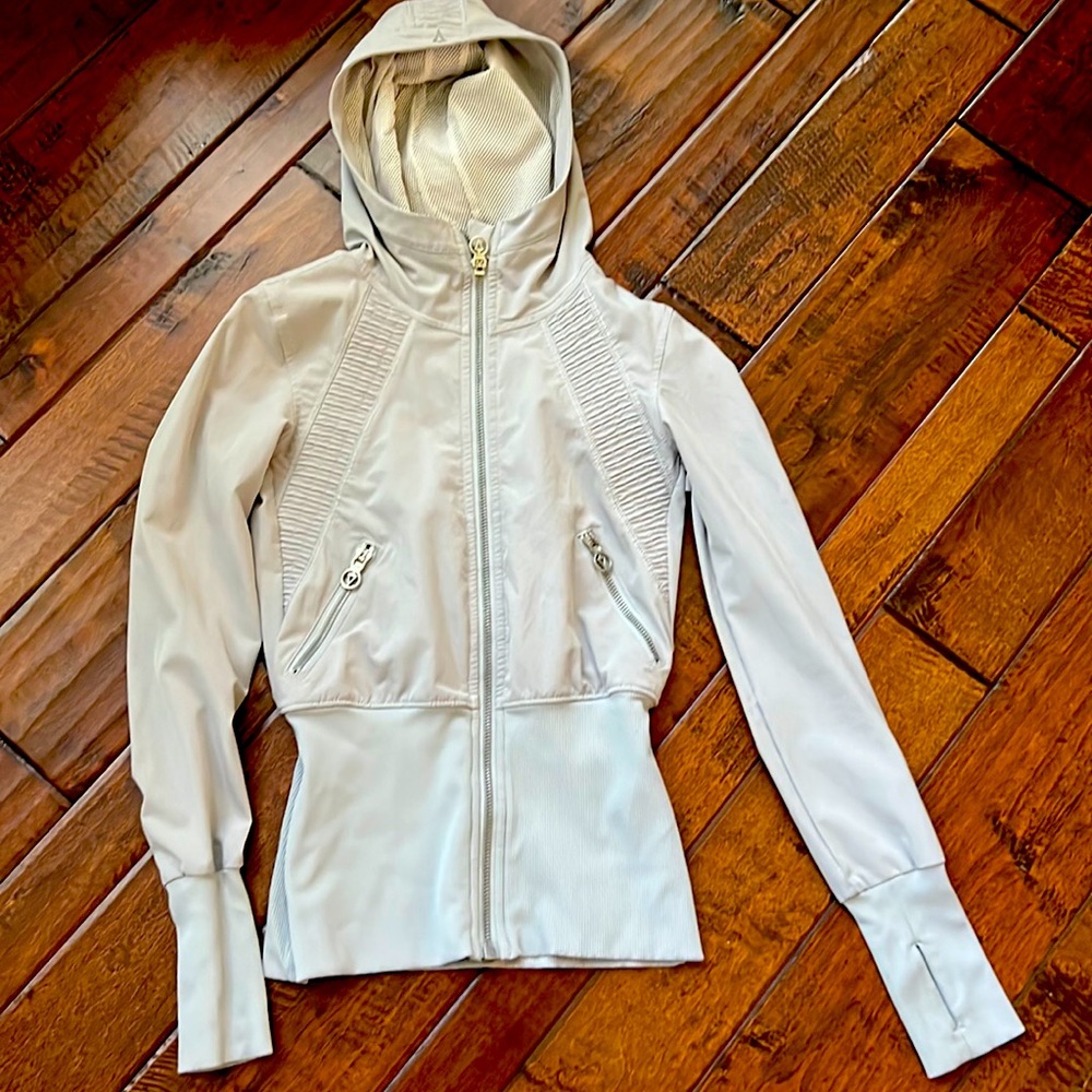 Ivivva size 7 gray polyester jacket